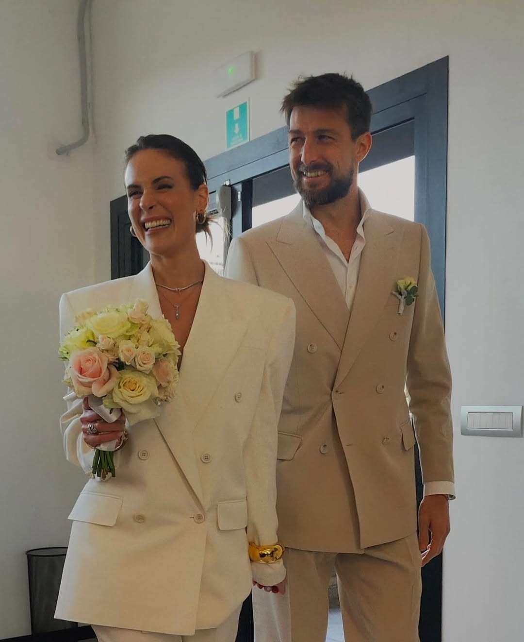 阿切爾比和妻子克勞迪婭舉行婚禮，甜蜜示愛(ài)：我會(huì )永遠愛(ài)你