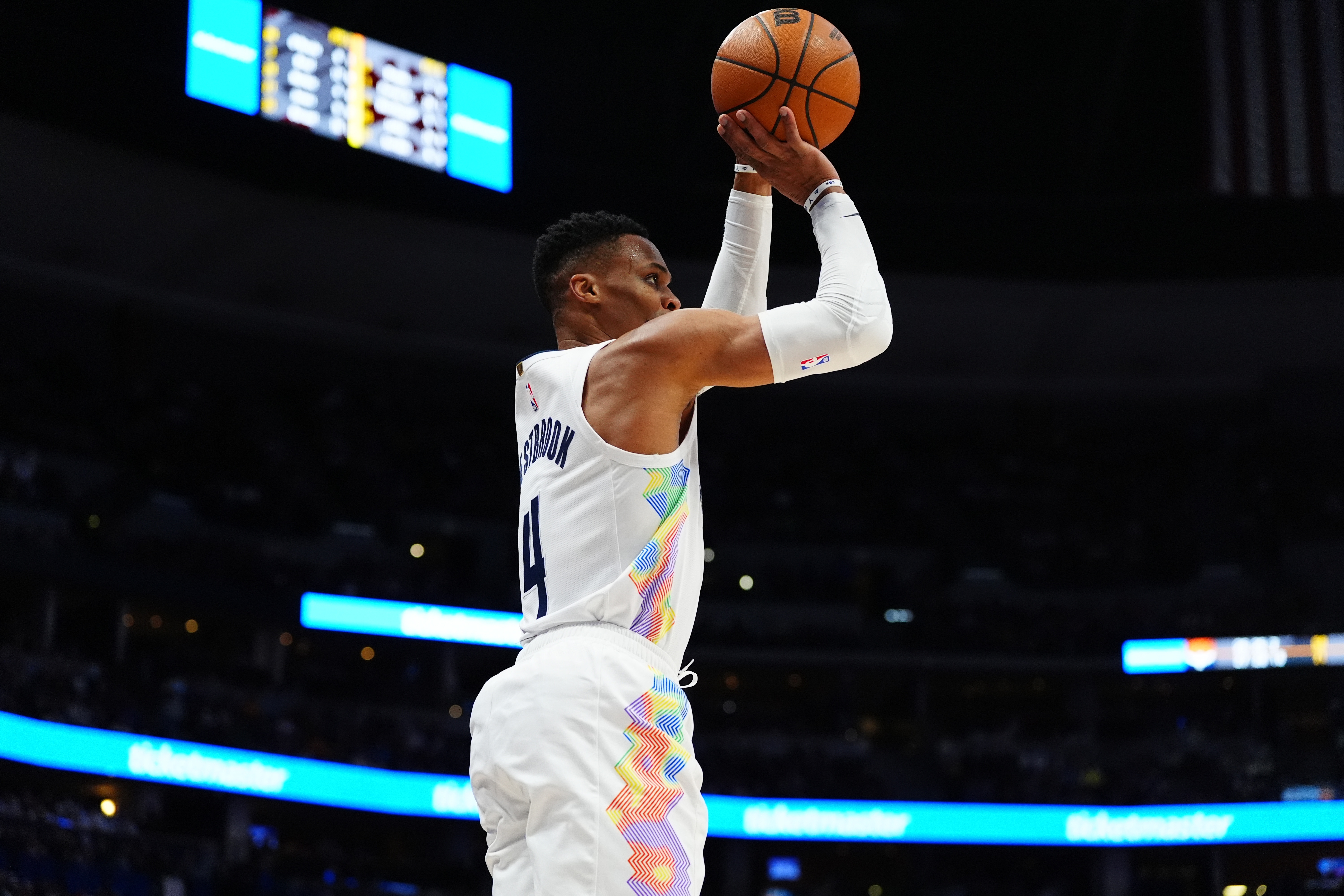 威少：這是NBA 場(chǎng)上都是NBA球員 永遠不要不尊重任何比賽